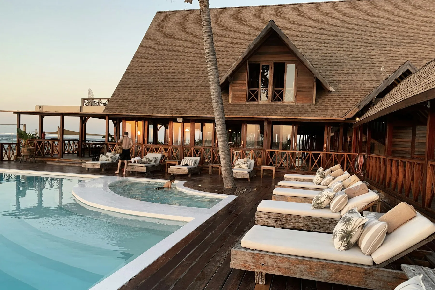 Recepcja butikowego hotelu Noire Residence